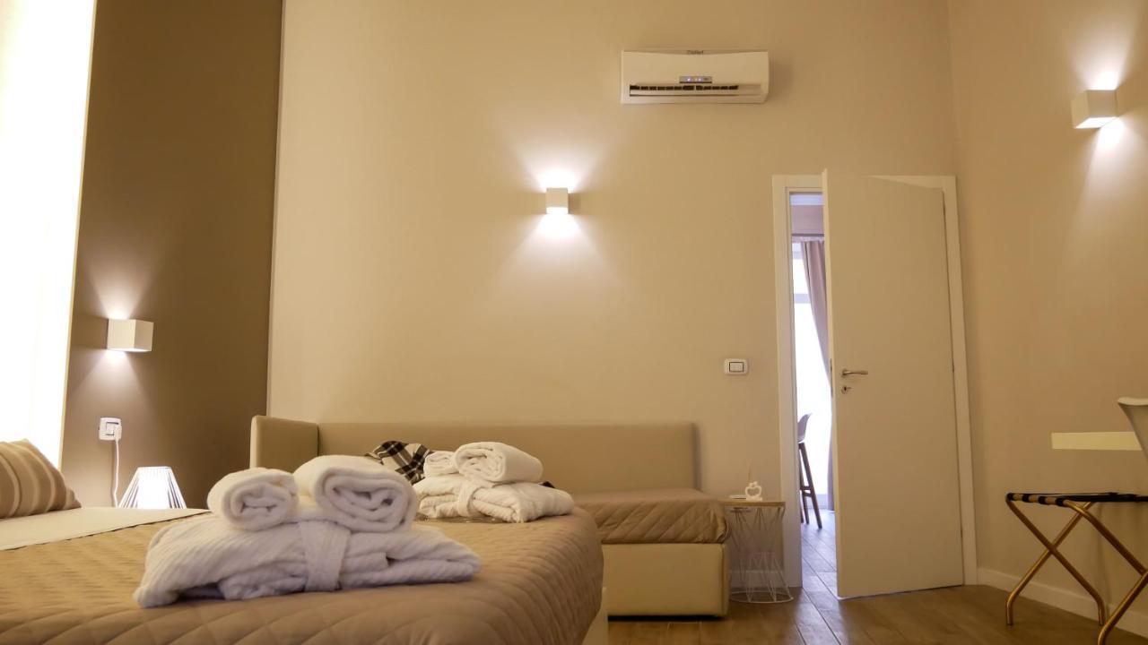 La Banchina Holiday Rooms Трани Екстериор снимка