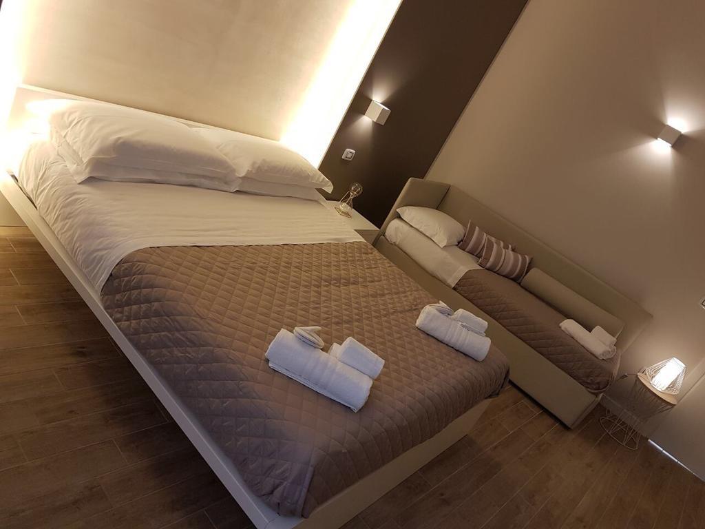 La Banchina Holiday Rooms Трани Екстериор снимка